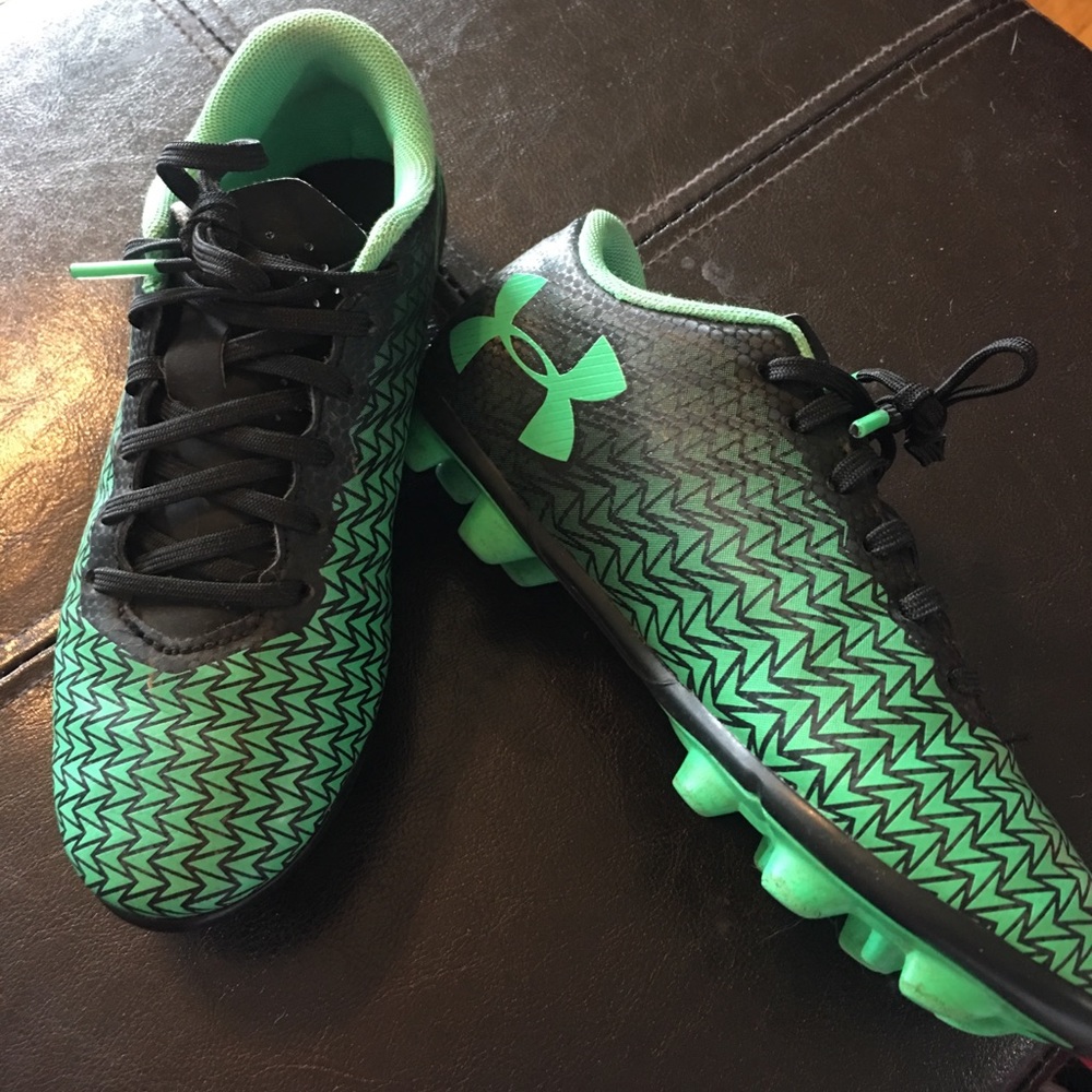Under Armour soccer cleats size 1Y